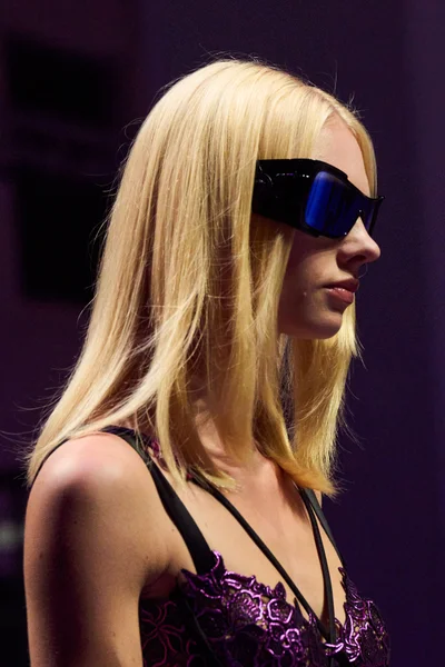 Look 100